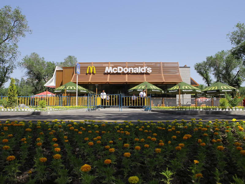 McDonald’s приостановил работу в Казахстане